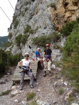 Bianca, Dario e Paolo sulla pedana all’arrivo della 2° tyrolienne (38498 bytes)